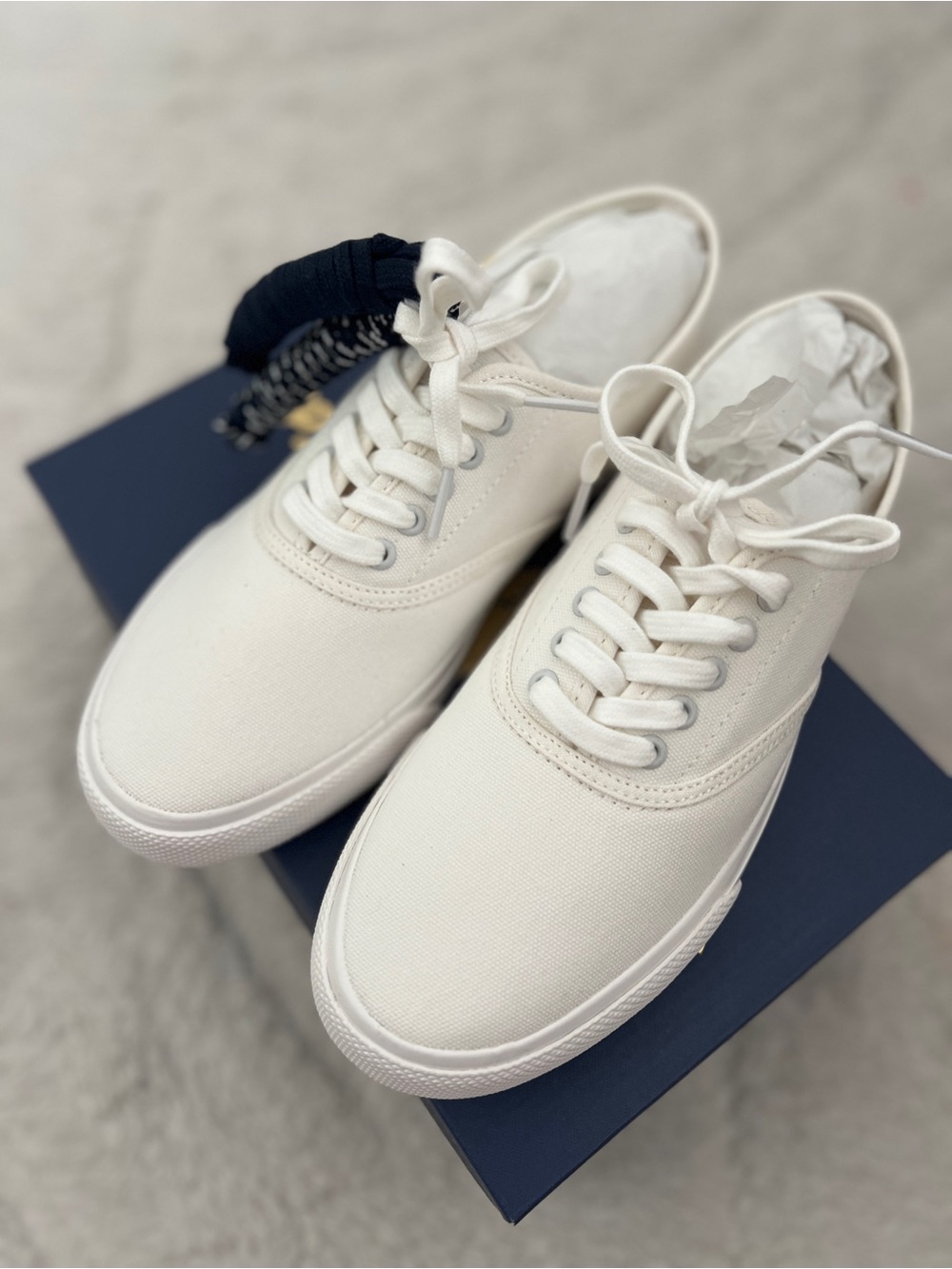 Aritzia x Sperry Women’s White Canvas Sneakers